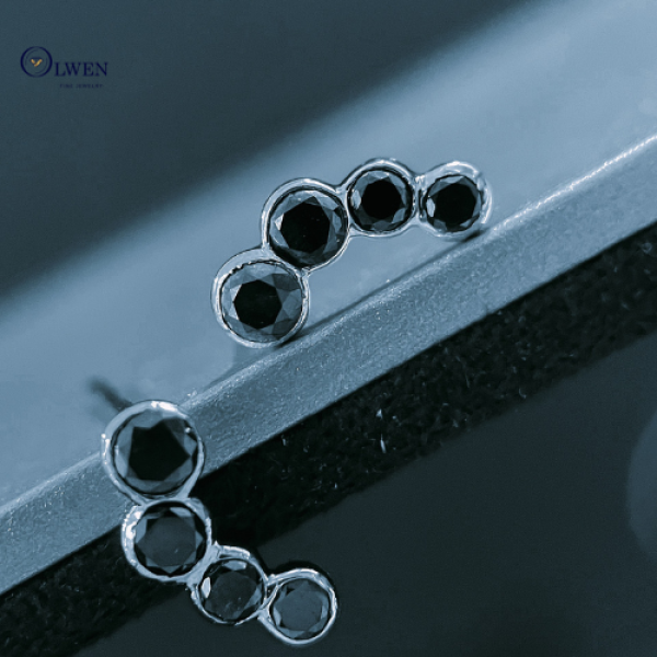 ĐÔI HOA TAI KIM CƯƠNG ĐEN OW2